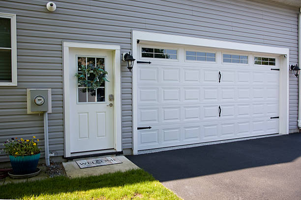 24/7 Emergency Garage Door Panel Replacement experts in Winthrop Harbor, IL